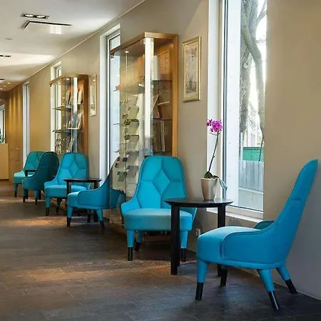 Hotel Lermitage *